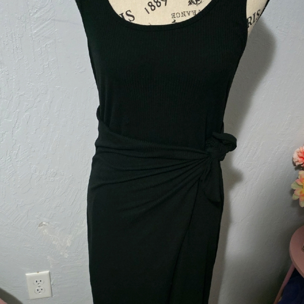 Elegant Black Sleeveless Dress